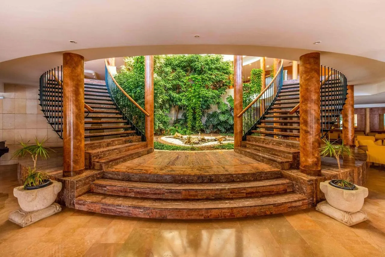 Valentin Grand Park Suite Hotel Пегера